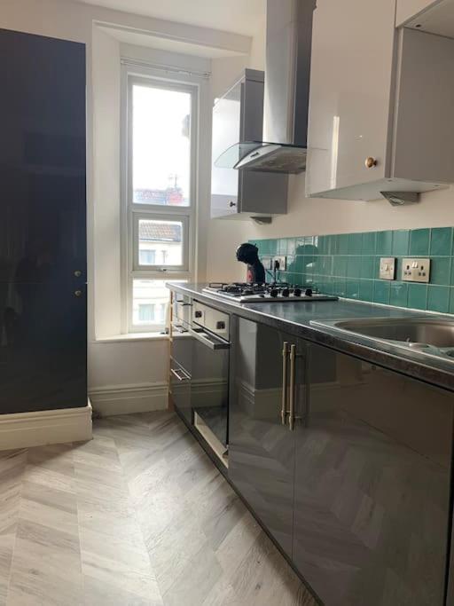 Central 2 Bed Flat. Free Parking Bristol Eksteriør billede